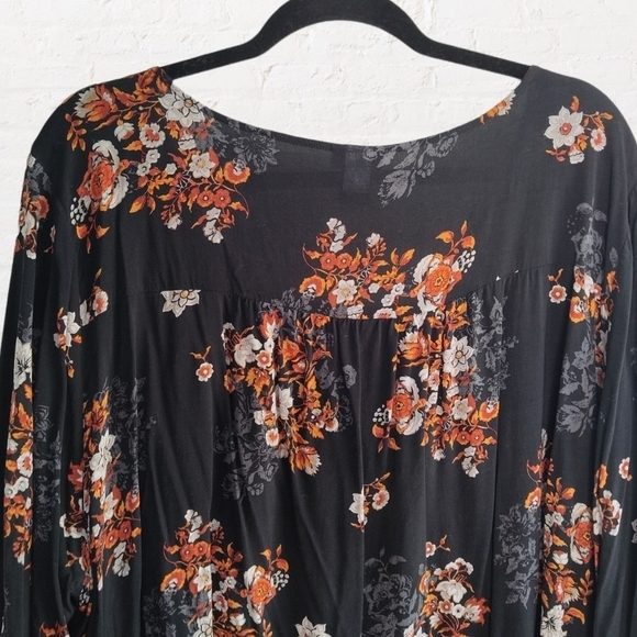Torrid FLORAL PRINT BELL SLEEVE CHALLIS BLOUSE - Picture 8 of 11